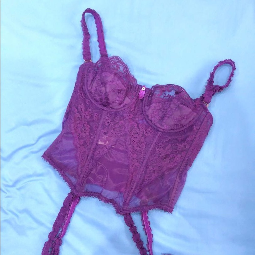 ISO vintage bustier / corset